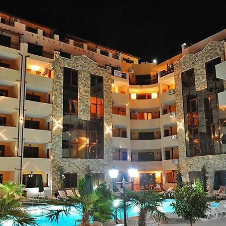 Апартаменты Emerald Paradise *